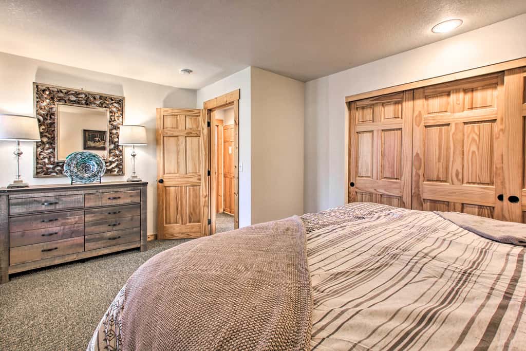 Klamath Falls Cabin Retreat w/ Deck & Grill!