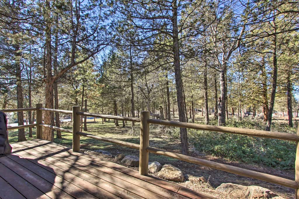 Klamath Falls Cabin Retreat w/ Deck & Grill!