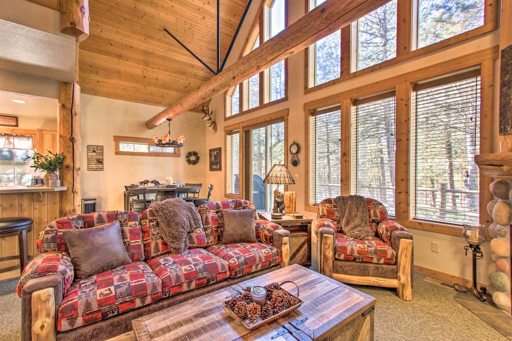 Klamath Falls Cabin Retreat w/ Deck & Grill!