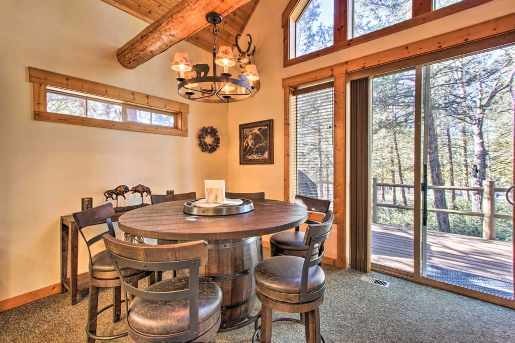 Klamath Falls Cabin Retreat w/ Deck & Grill!