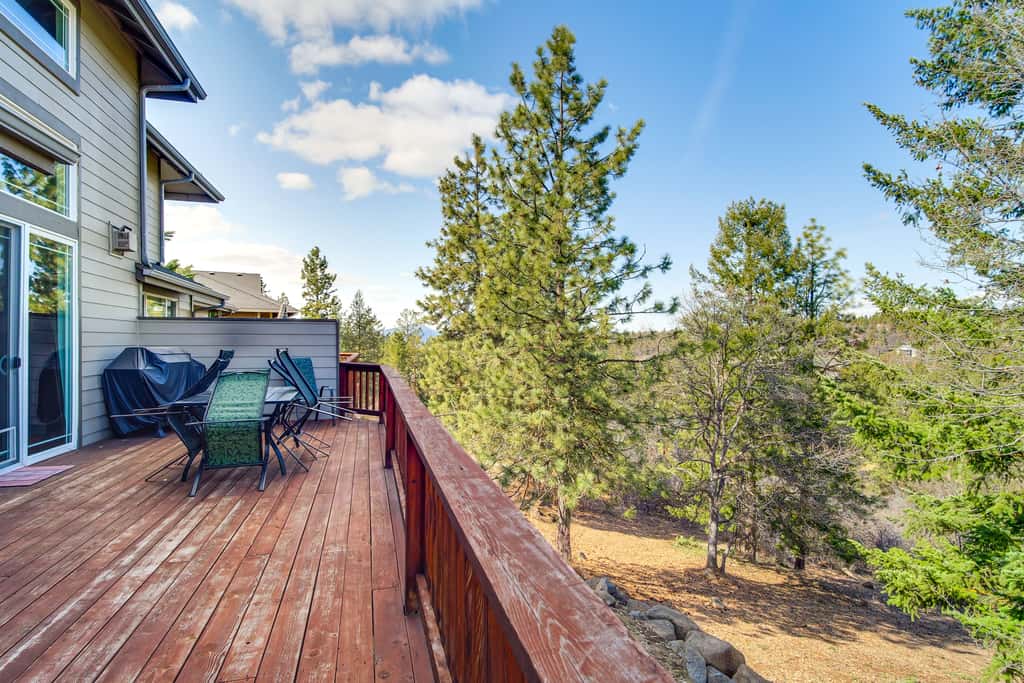 Pool & Hot Tub Access! Running Y Retreat w/ Deck