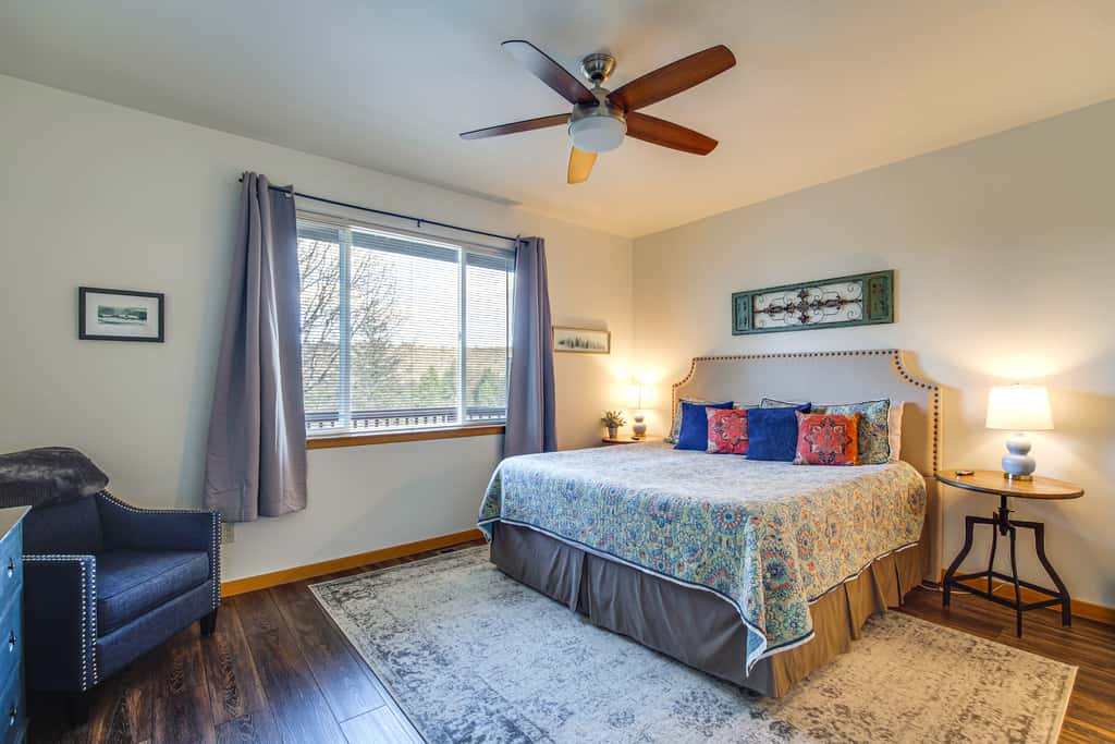 Pool & Hot Tub Access! Running Y Retreat w/ Deck
