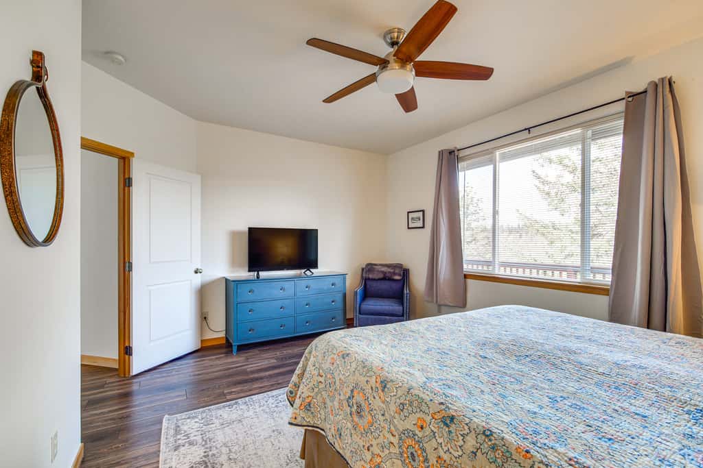 Pool & Hot Tub Access! Running Y Retreat w/ Deck