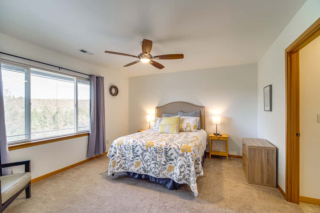 Pool & Hot Tub Access! Running Y Retreat w/ Deck
