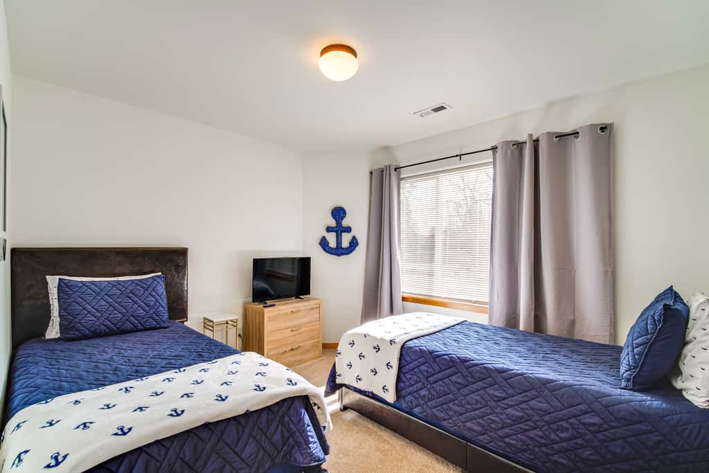 Pool & Hot Tub Access! Running Y Retreat w/ Deck
