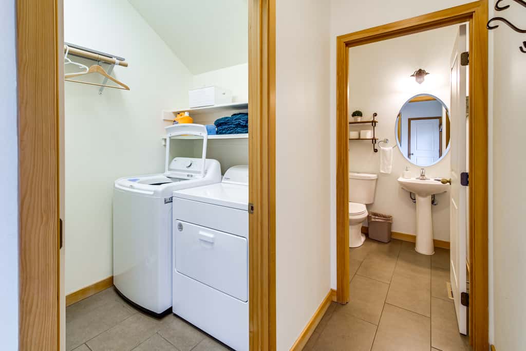 Pool & Hot Tub Access! Running Y Retreat w/ Deck