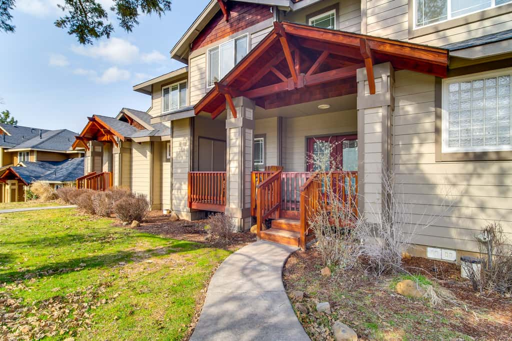Pool & Hot Tub Access! Running Y Retreat w/ Deck