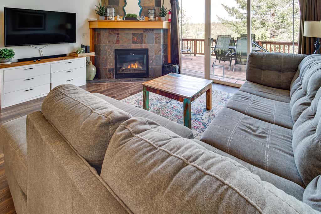 Pool & Hot Tub Access! Running Y Retreat w/ Deck