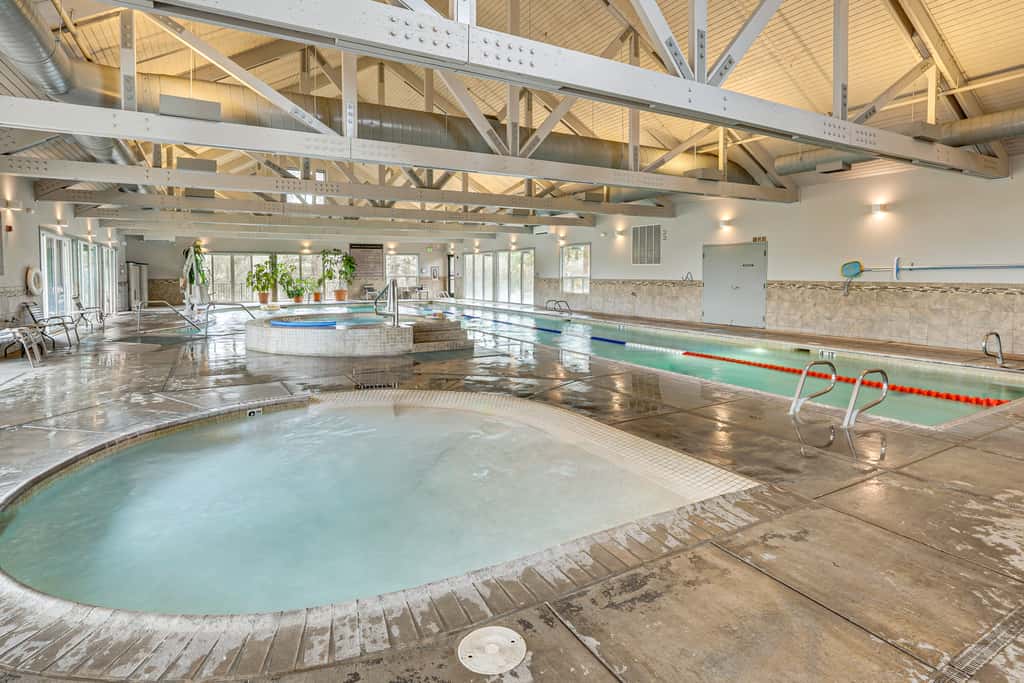 Pool & Hot Tub Access! Running Y Retreat w/ Deck