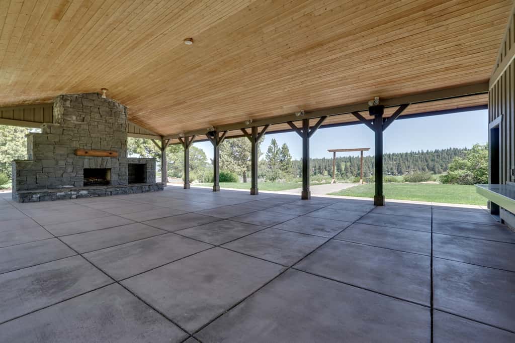 Pool & Hot Tub Access! Running Y Retreat w/ Deck