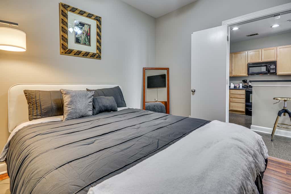Walkable Condo in Dtwn Greensboro! Extended Stay