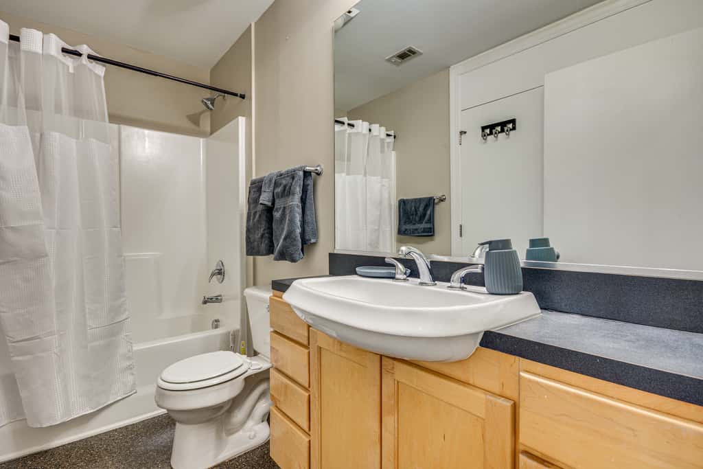 Walkable Condo in Dtwn Greensboro! Extended Stay