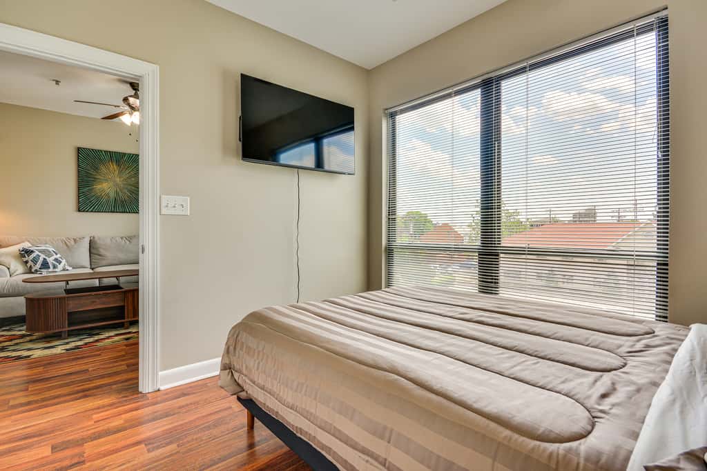 Walkable Condo in Dtwn Greensboro! Extended Stay