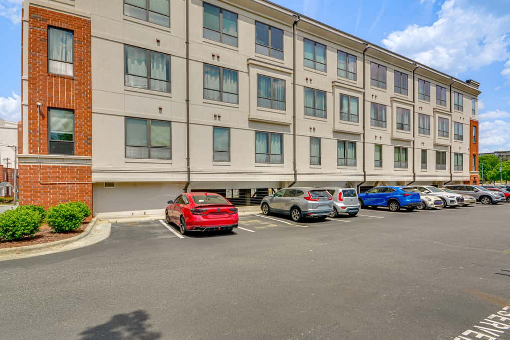 Walkable Condo in Dtwn Greensboro! Extended Stay