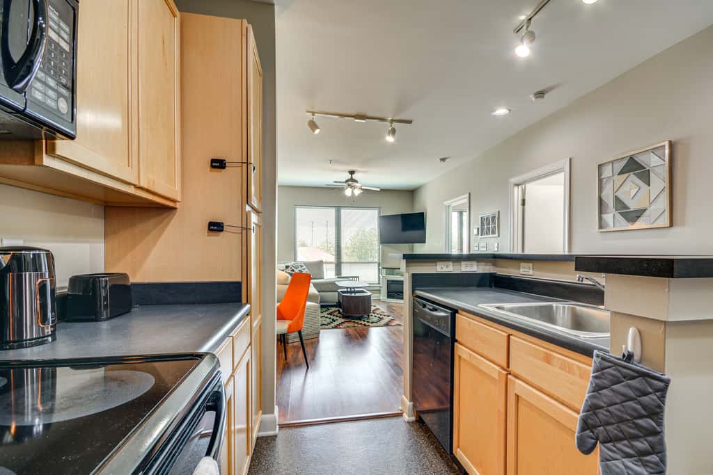 Walkable Condo in Dtwn Greensboro! Extended Stay