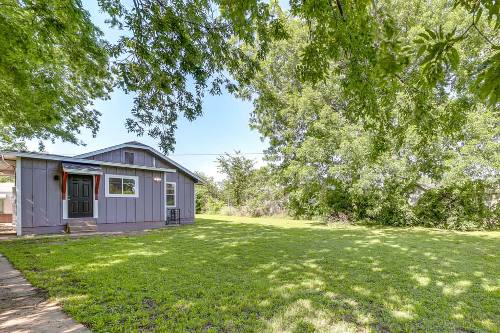 Remodeled Tulsa House w/ Yard ~ 4 Mi to Downtown!
