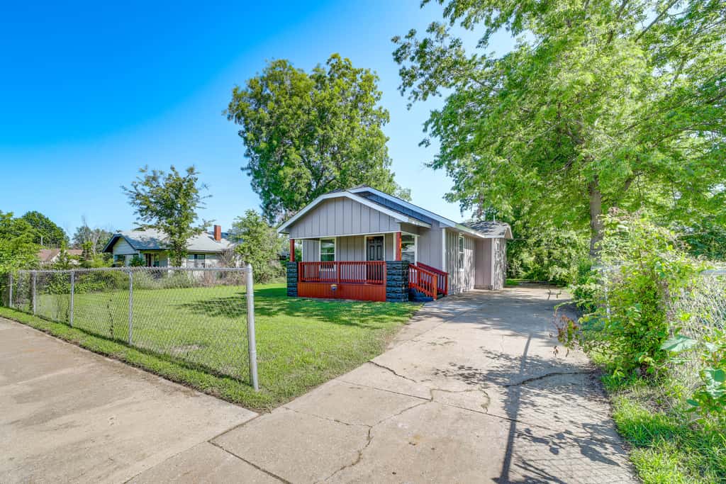 Remodeled Tulsa House w/ Yard ~ 4 Mi to Downtown!