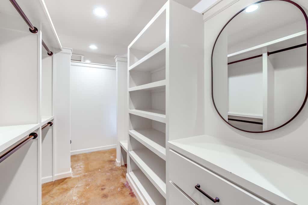 Central & Modern Studio w/ Workspace in Owasso!