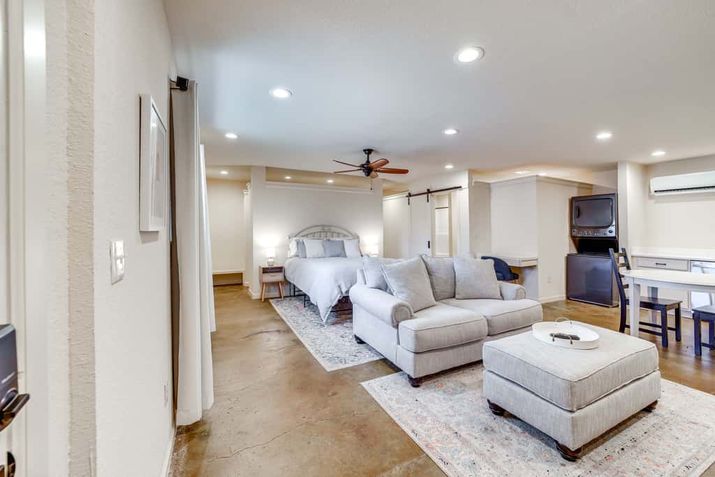Central & Modern Studio w/ Workspace in Owasso!