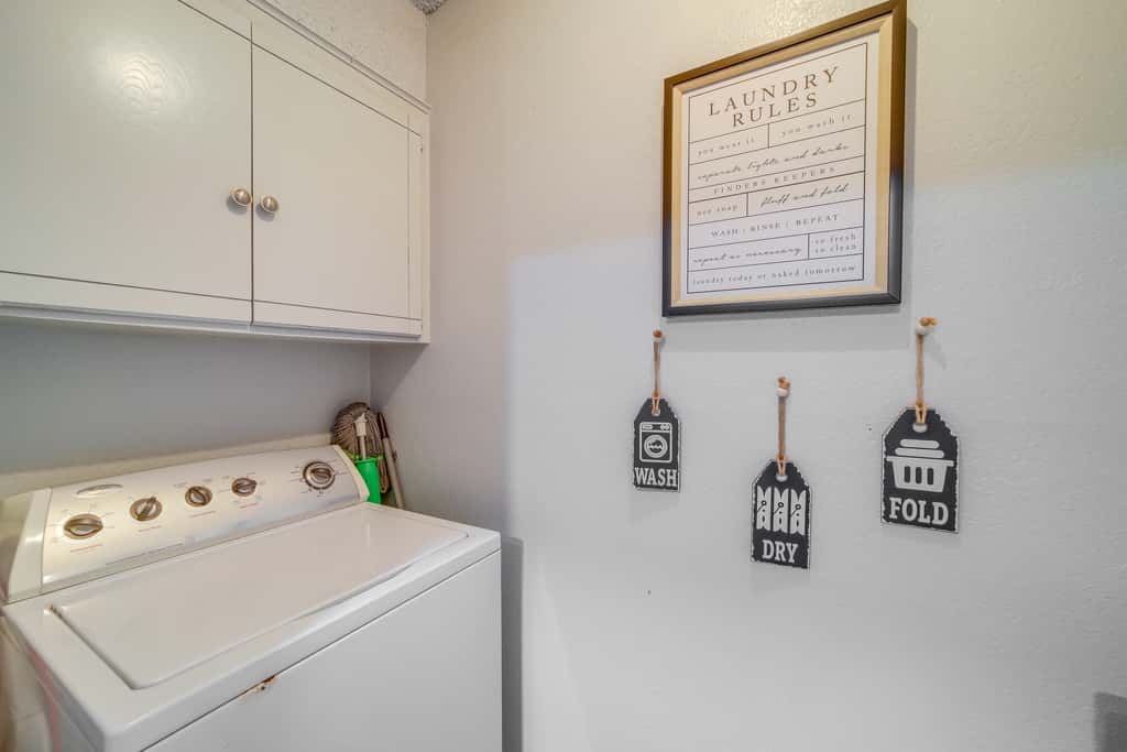 Pet-Friendly Retreat w/ Yard, 12 Mi to Dtwn Tulsa