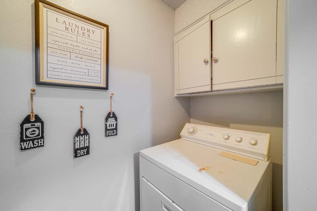 Pet-Friendly Retreat w/ Yard, 12 Mi to Dtwn Tulsa