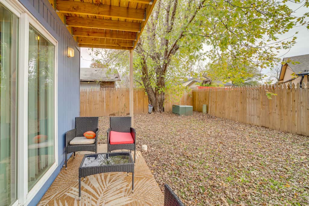 Pet-Friendly Retreat w/ Yard, 12 Mi to Dtwn Tulsa