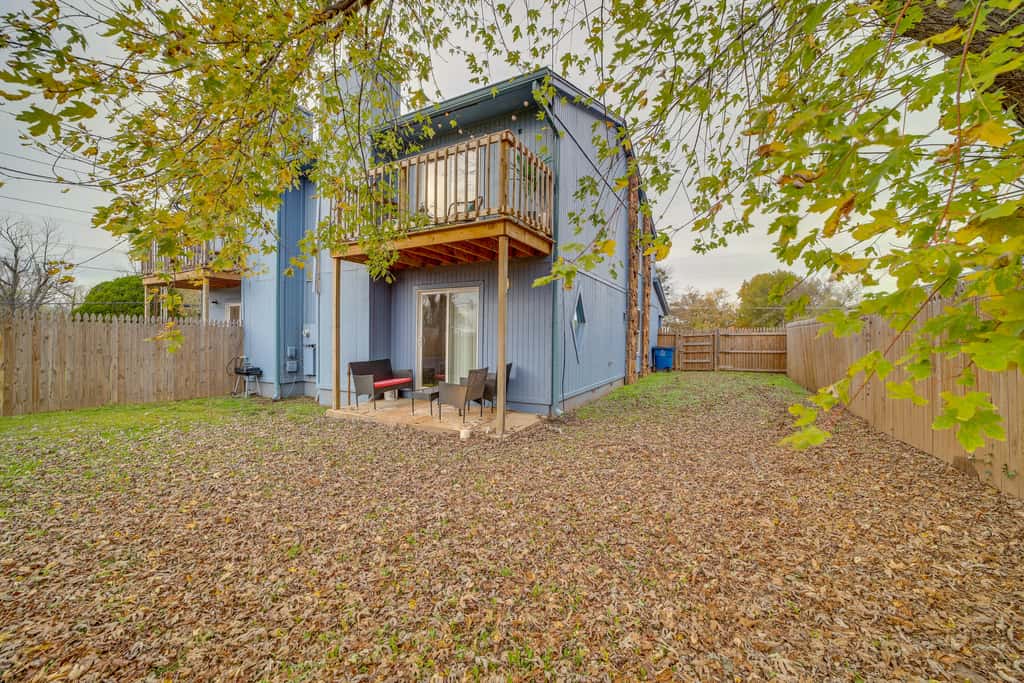 Pet-Friendly Retreat w/ Yard, 12 Mi to Dtwn Tulsa