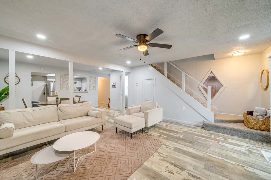 Pet-Friendly Retreat w/ Yard, 12 Mi to Dtwn Tulsa