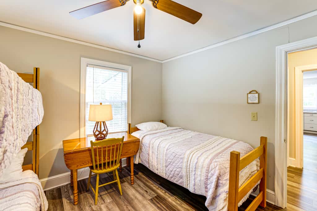 < 1 Mi to Paris Mtn State Park: Retreat w/ Deck!
