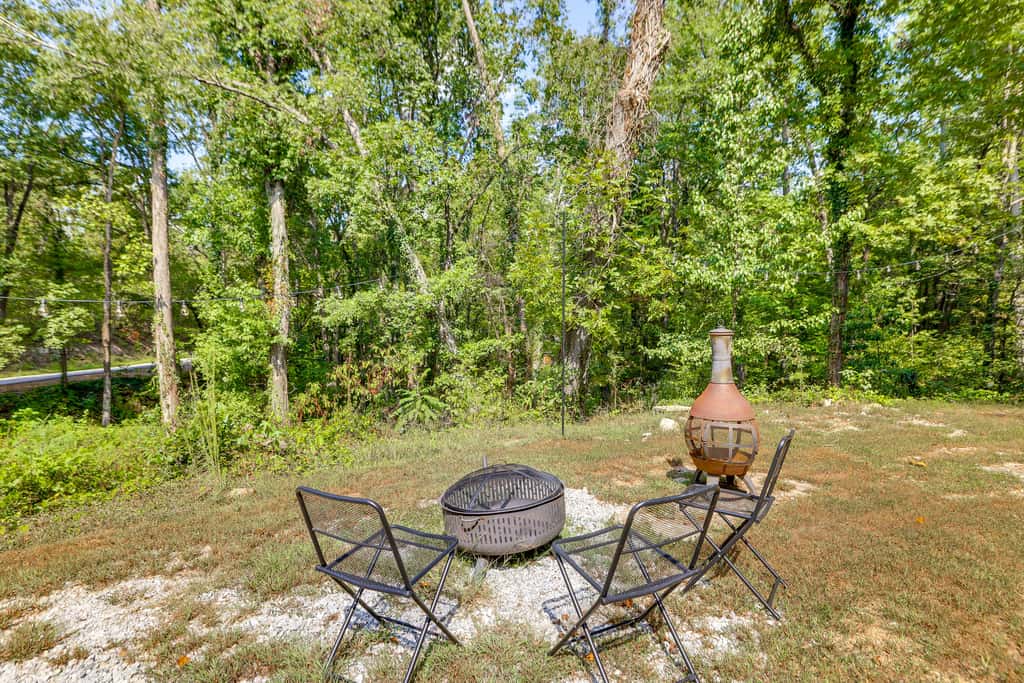< 1 Mi to Paris Mtn State Park: Retreat w/ Deck!
