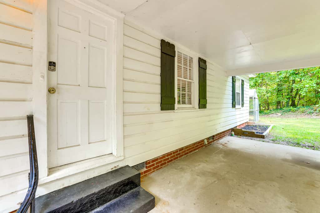 < 1 Mi to Paris Mtn State Park: Retreat w/ Deck!