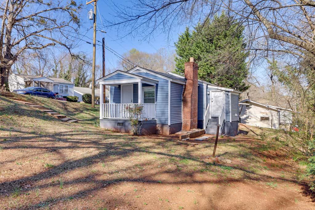 < 3 Mi to Downtown Greenville! Convenient 2BR Home