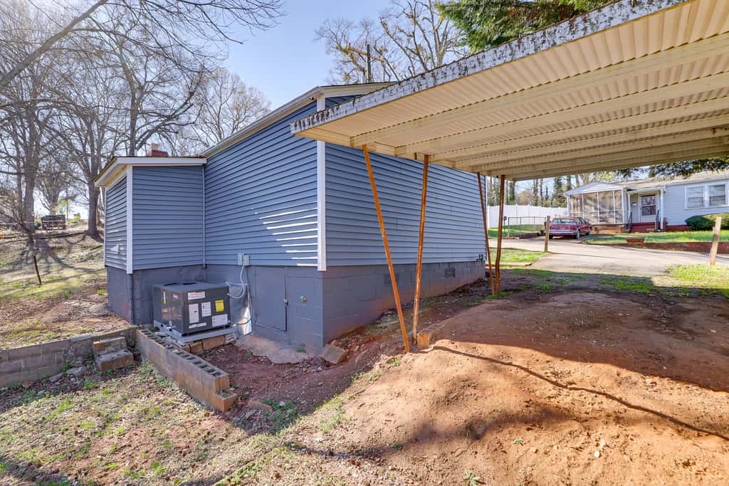 < 3 Mi to Downtown Greenville! Convenient 2BR Home