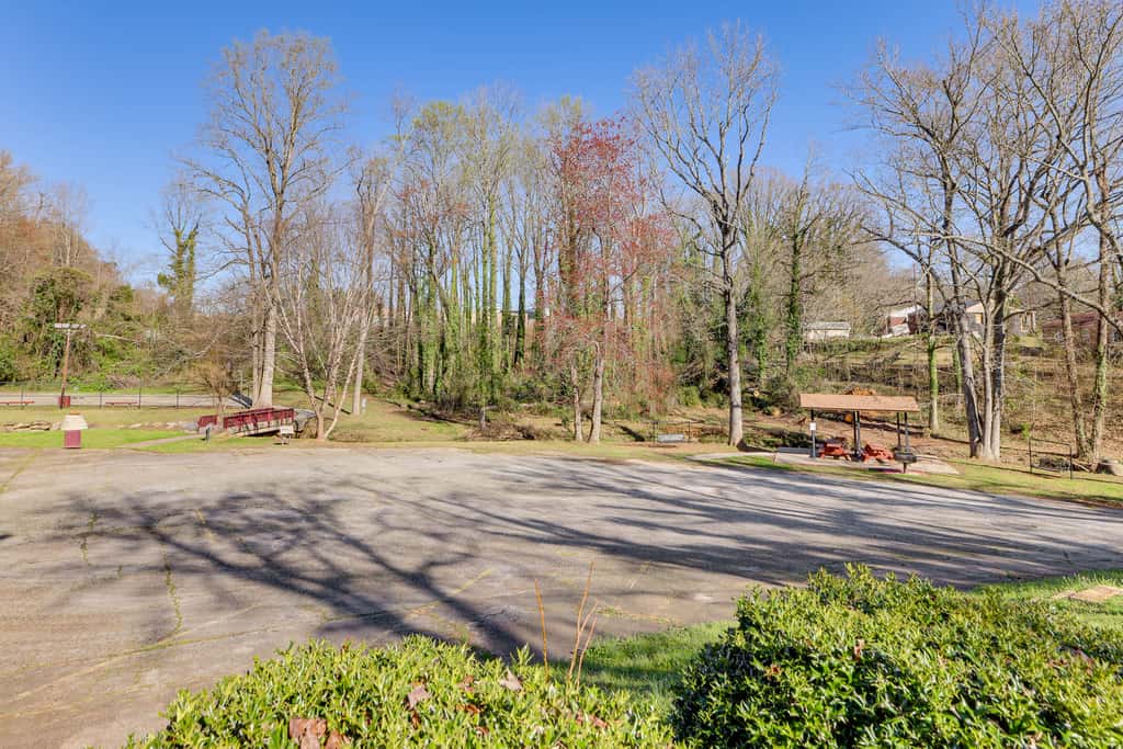 < 3 Mi to Downtown Greenville! Convenient 2BR Home