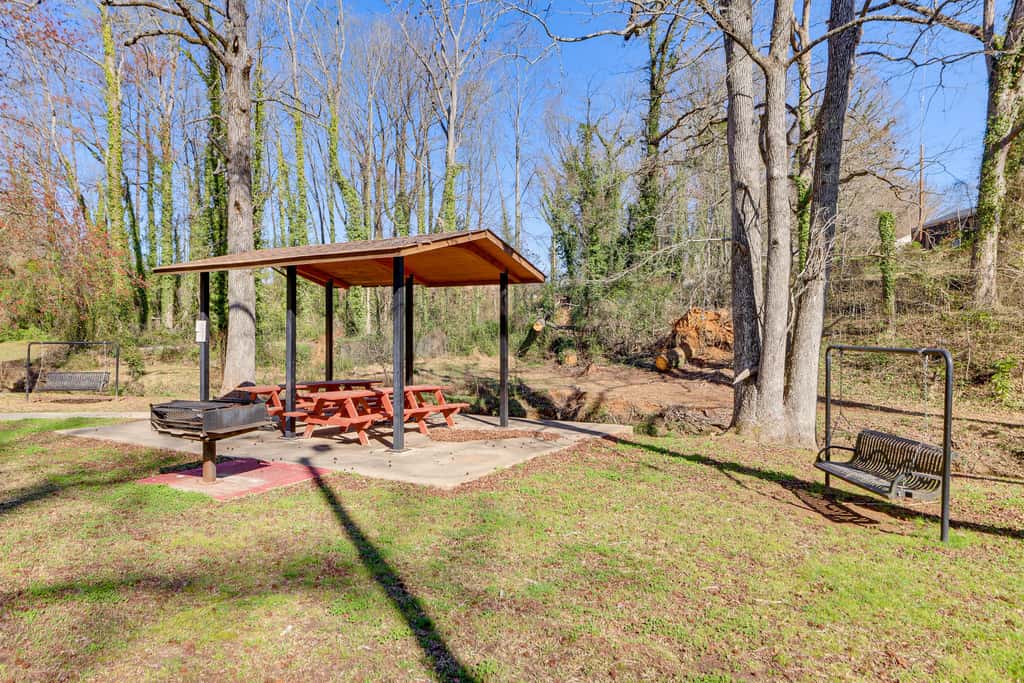 < 3 Mi to Downtown Greenville! Convenient 2BR Home