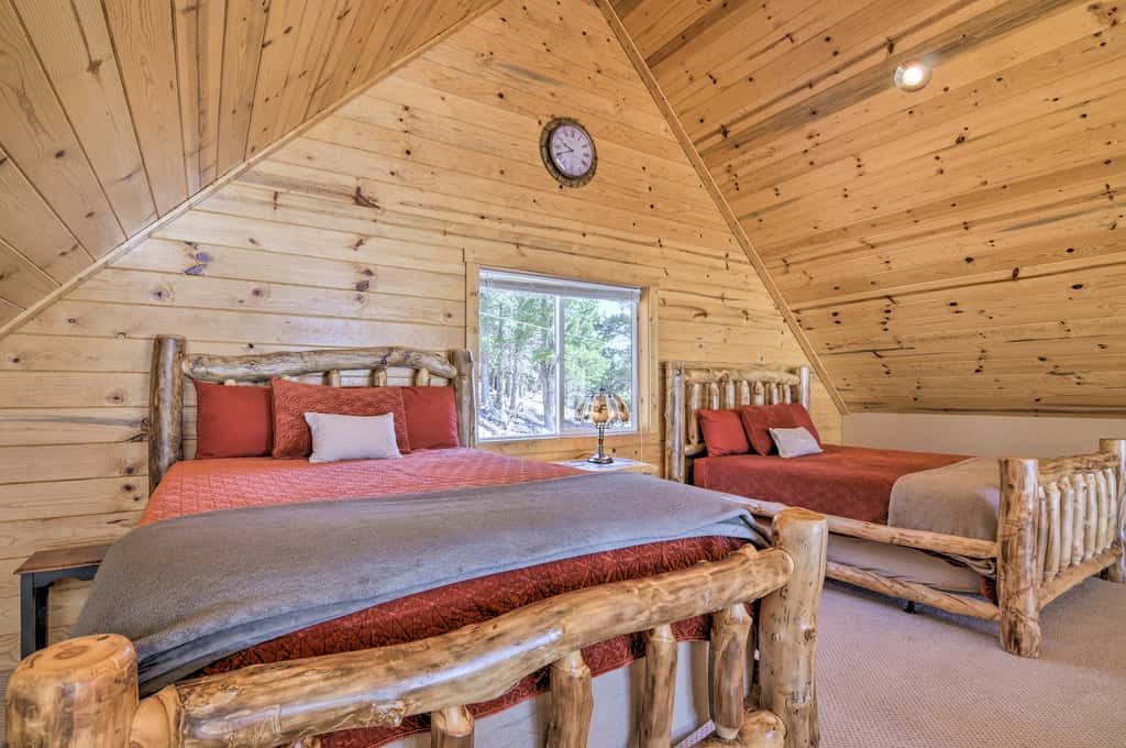 Whistling Woods Cabin: Meadow Views + Gas Grill!