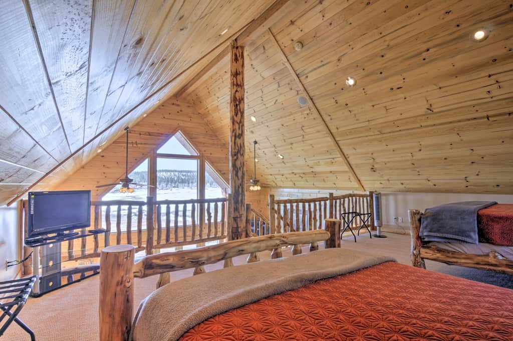Whistling Woods Cabin: Meadow Views + Gas Grill!