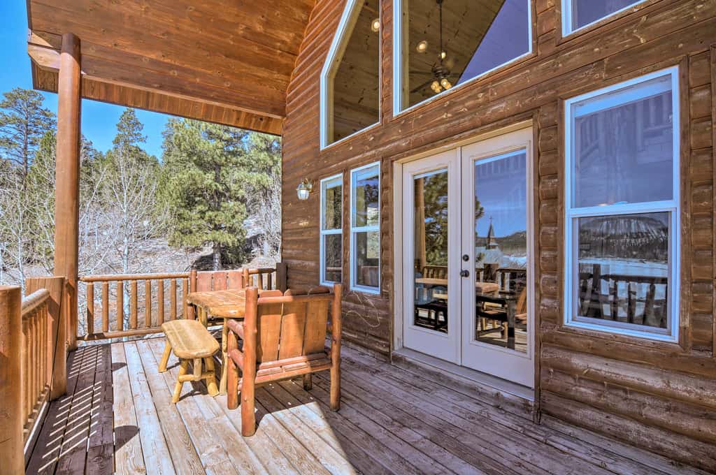 Whistling Woods Cabin: Meadow Views + Gas Grill!