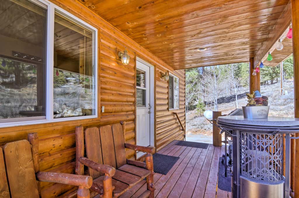 Whistling Woods Cabin: Meadow Views + Gas Grill!