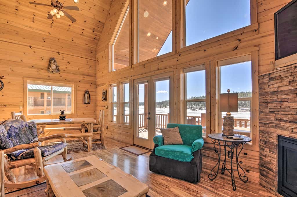 Whistling Woods Cabin: Meadow Views + Gas Grill!
