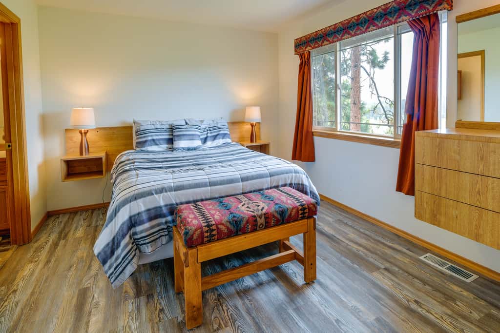 Resort-Style Klamath Falls Home, Golf Course View!