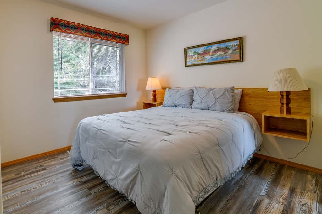 Resort-Style Klamath Falls Home, Golf Course View!