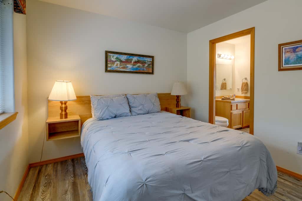 Resort-Style Klamath Falls Home, Golf Course View!