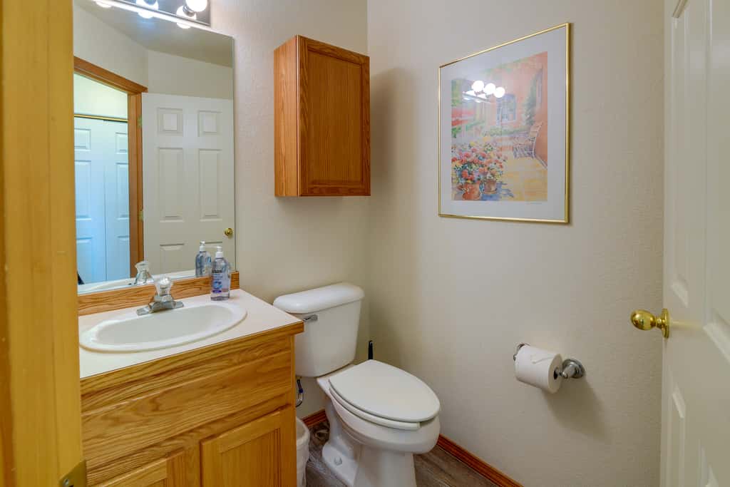 Resort-Style Klamath Falls Home, Golf Course View!
