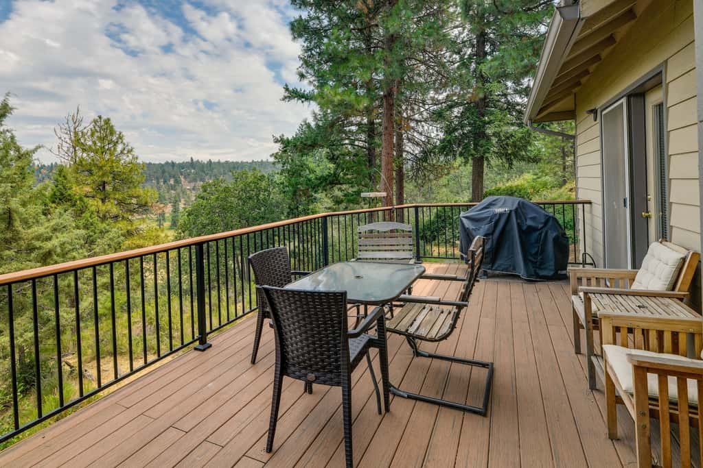 Resort-Style Klamath Falls Home, Golf Course View!