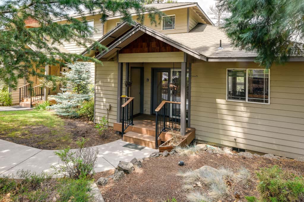 Resort-Style Klamath Falls Home, Golf Course View!
