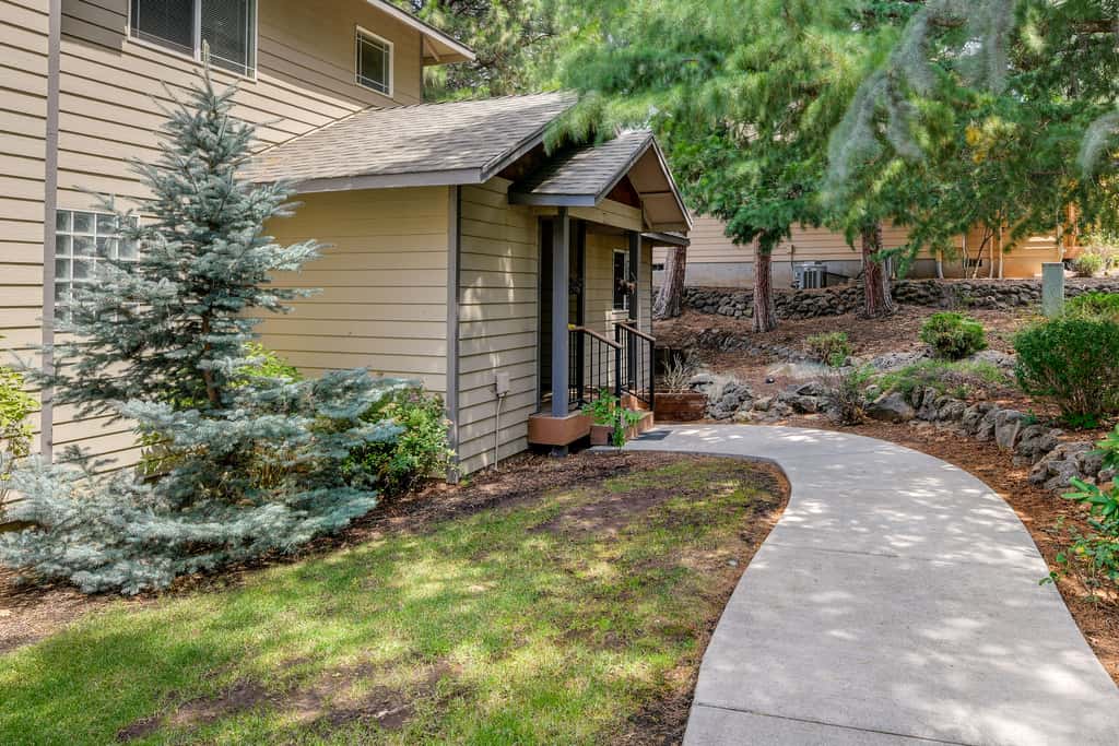 Resort-Style Klamath Falls Home, Golf Course View!