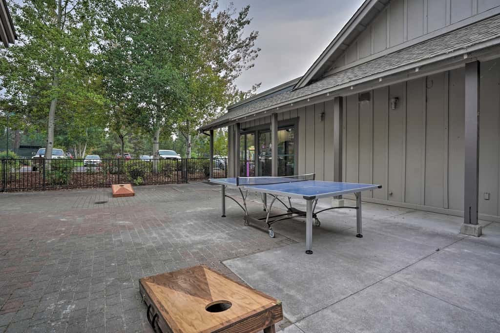 Resort-Style Klamath Falls Home, Golf Course View!