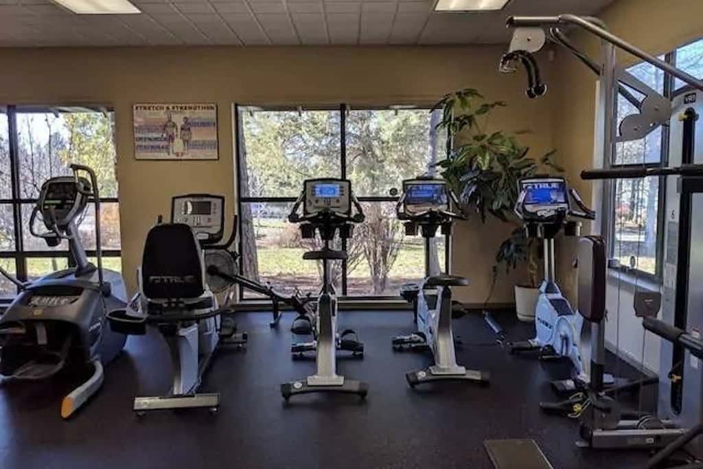 Resort-Style Klamath Falls Home, Golf Course View!