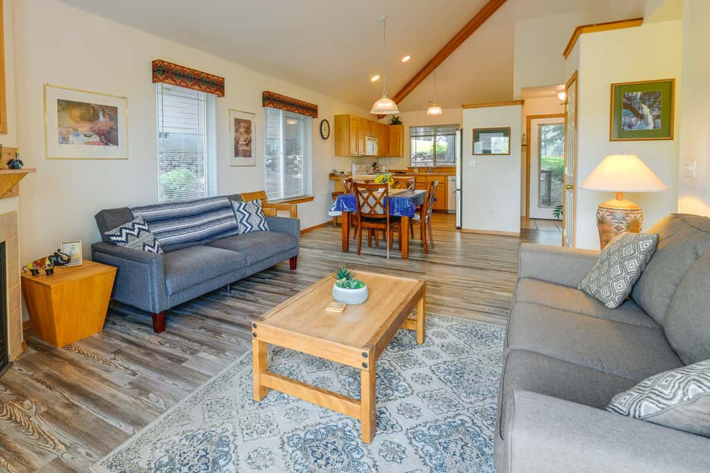 Resort-Style Klamath Falls Home, Golf Course View!